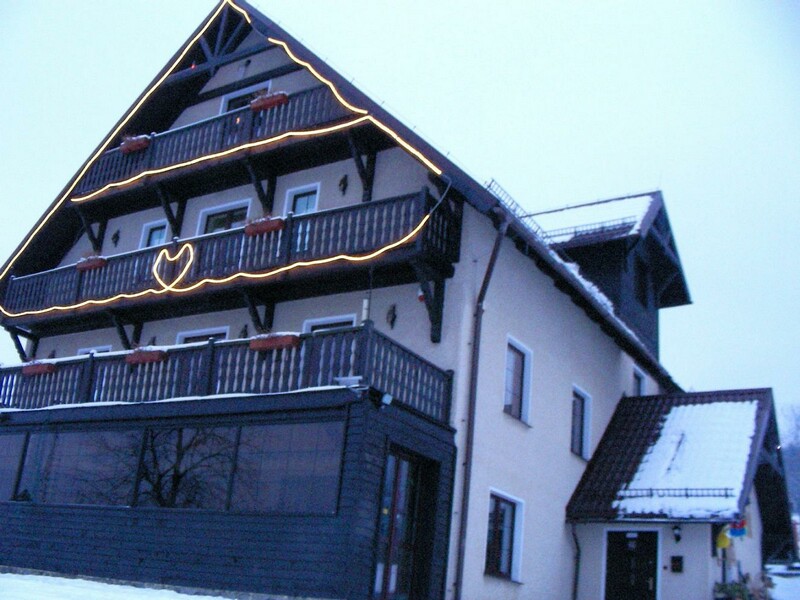Ośnieżony pensjonat Monte Negro