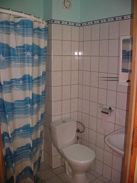 Łazienka w pokoju dwuosobowym