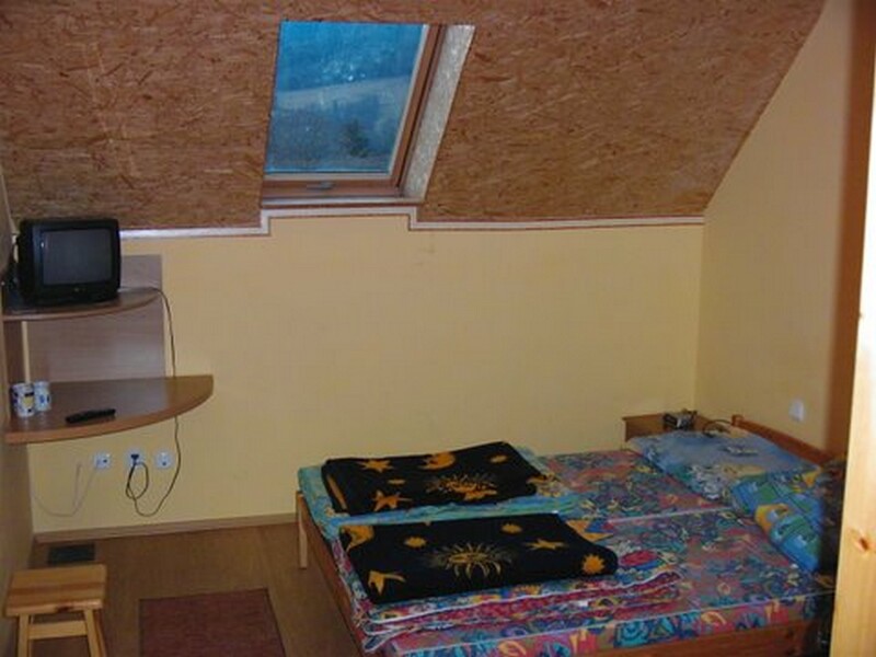 Pokój dwuosobowy z telewizorem