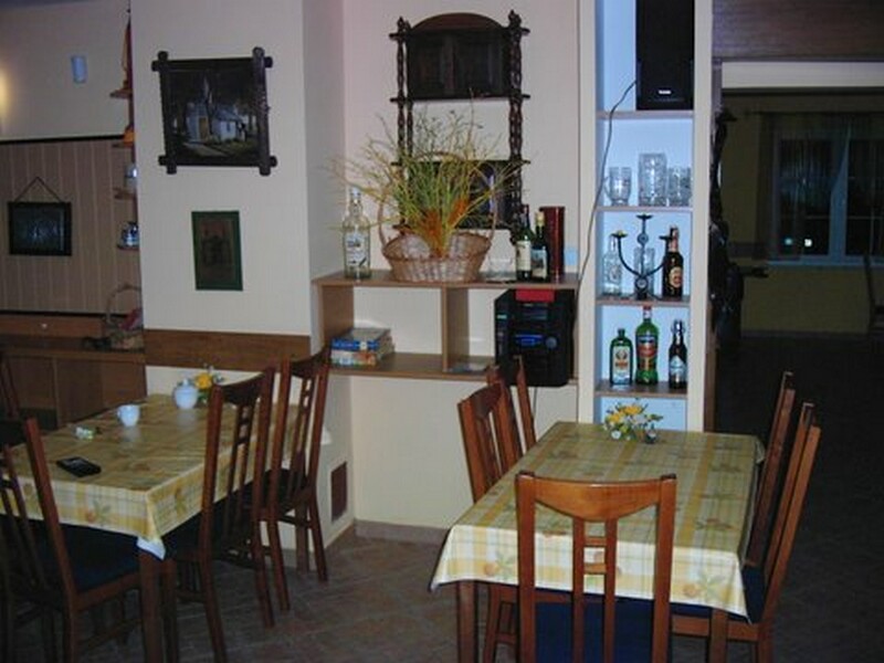 Jadalnia dla gości z kuchnią